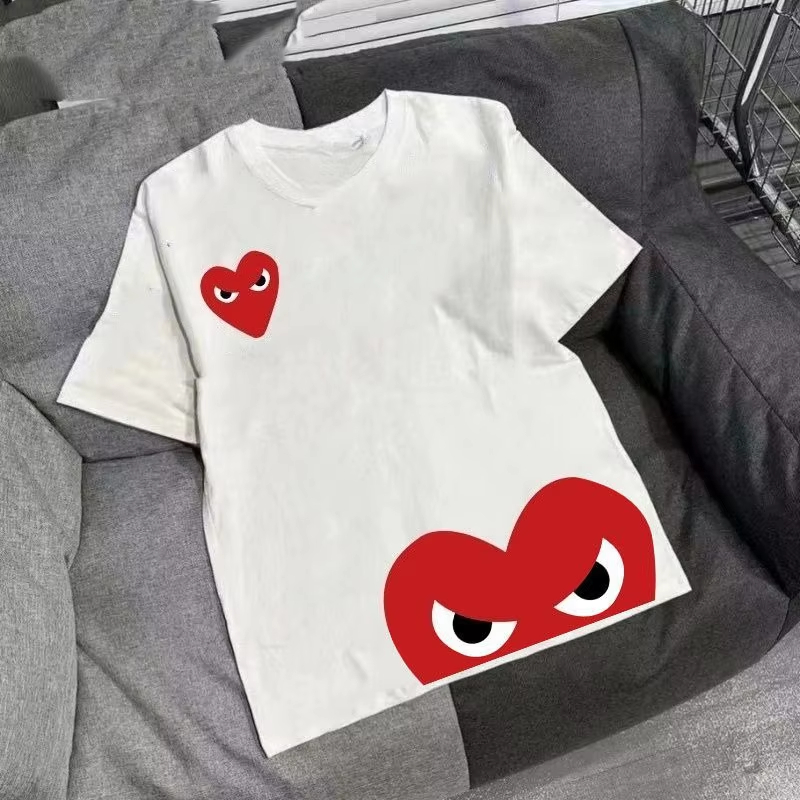 Streetwear Brand Heart - تي شيرت أبيض بطباعة قلب أحمر