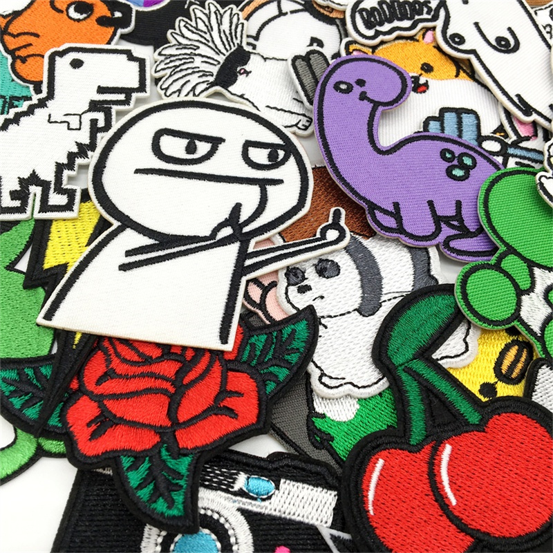رقع تطريز كرتونية عشوائية مختل - مراجعة Streetwear Brand Stickers وسعره