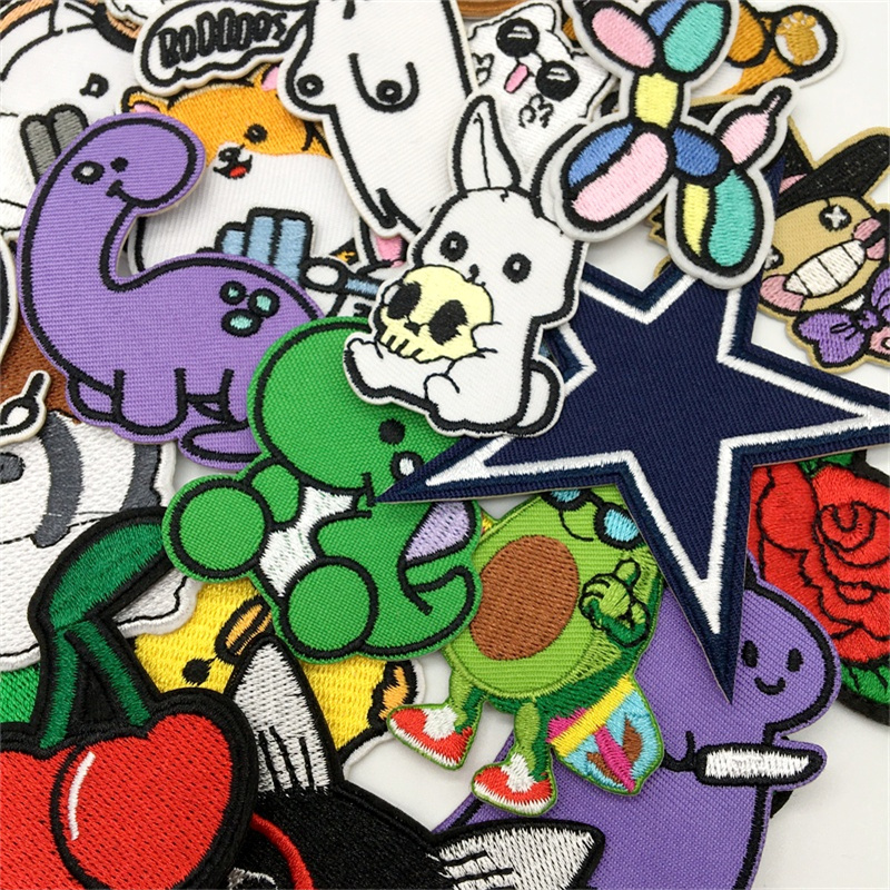رقع تطريز كرتونية عشوائية مختل - مراجعة Streetwear Brand Stickers وسعره