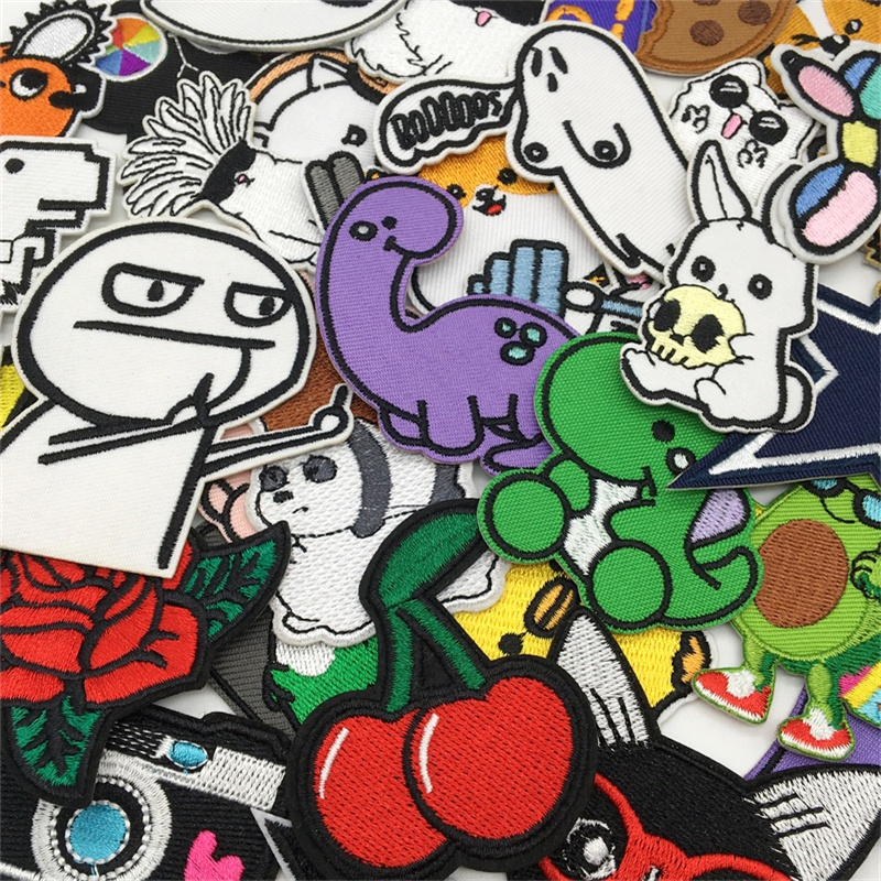 رقع تطريز كرتونية عشوائية مختل - مراجعة Streetwear Brand Stickers وسعره