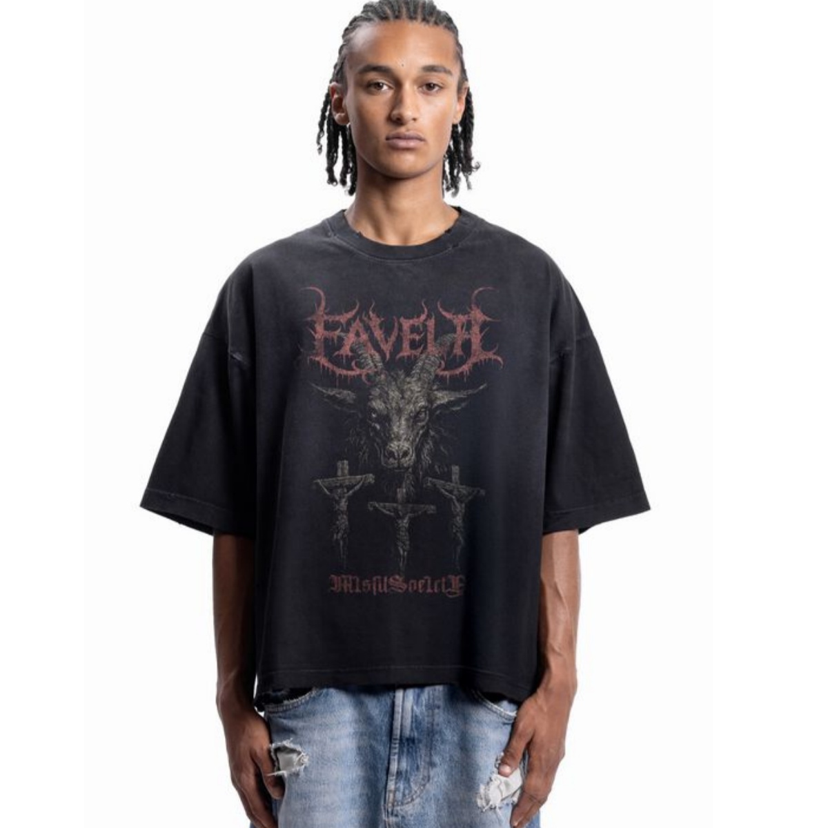 تي شيرت معدني بتصميم Sacred He - مراجعة Streetwear Brand Heart وسعره
