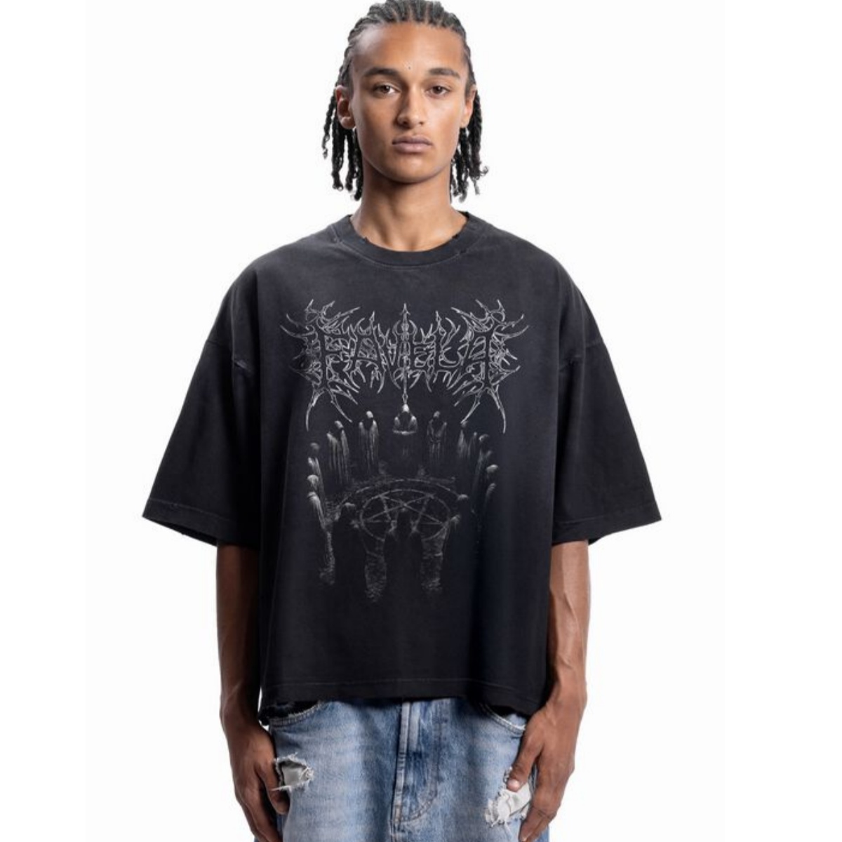 تي شيرت معدني بتصميم Sacred He - مراجعة Streetwear Brand Heart وسعره